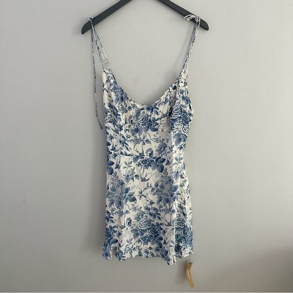 Reformation Esther Dress in Pompadour - Picture 6 of 9